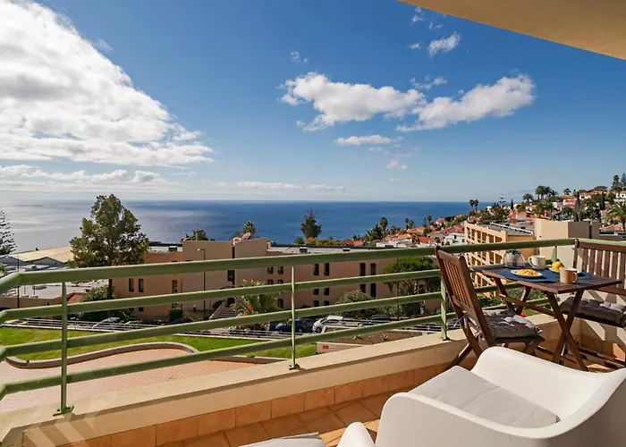 Garajau Iv By An Island * Caniço